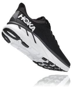 'HOKA' Men's Clifton 7 - Black / White