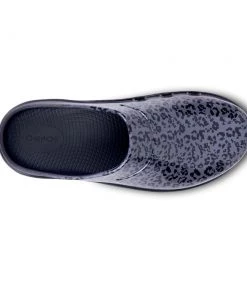 'OOFOS' Women's OOcloog Luxe Pixel Clog - Black / Grey Leopard