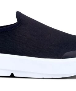 'OOFOS' Women's OOmg EeZee Low Shoe - White / Black