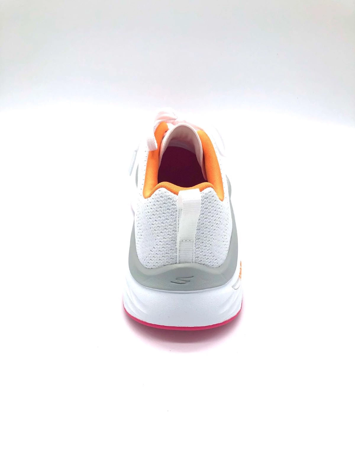 'Skechers' Women's Max Cushioning Arch Fit - White 5 'Skechers' Women's Max Cushioning Arch Fit - White